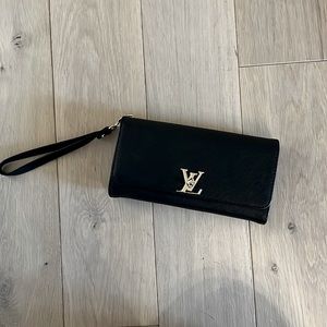 Black L V wallet- not authentic